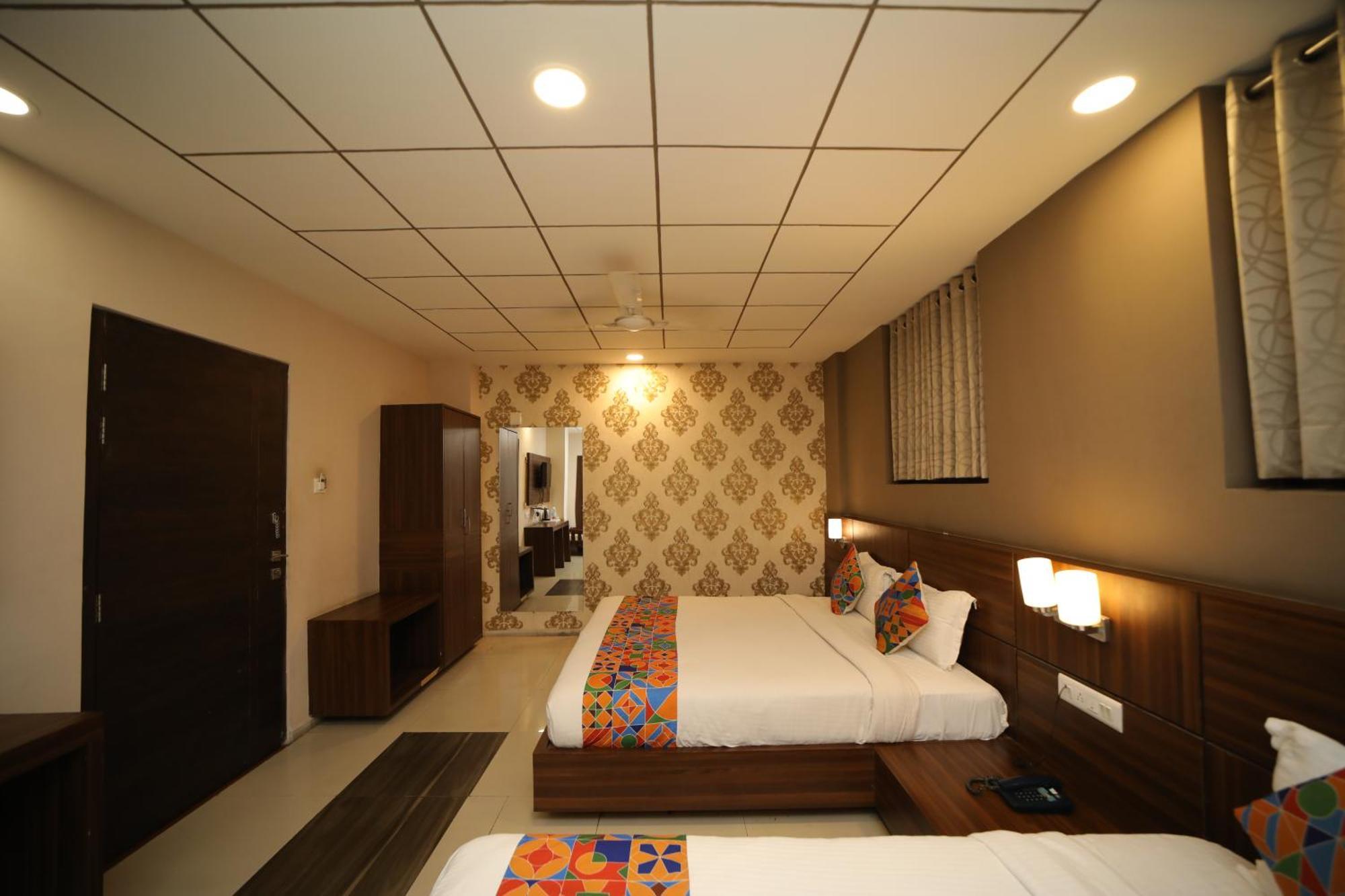 Hotel Damanis Udaipur Exterior photo