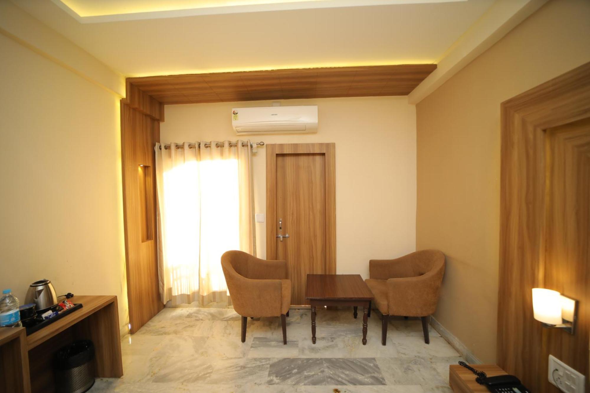 Hotel Damanis Udaipur Exterior photo