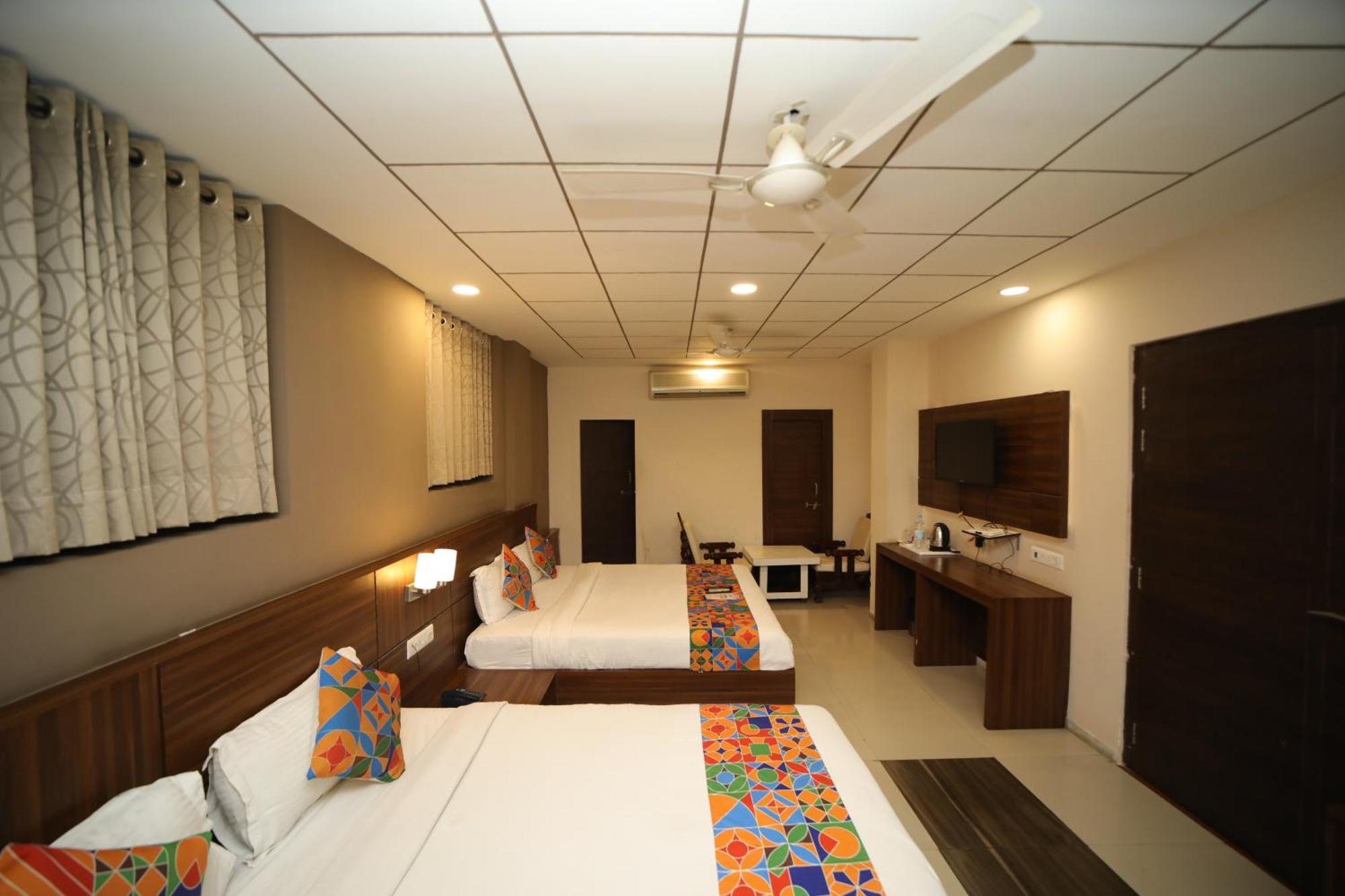 Hotel Damanis Udaipur Exterior photo
