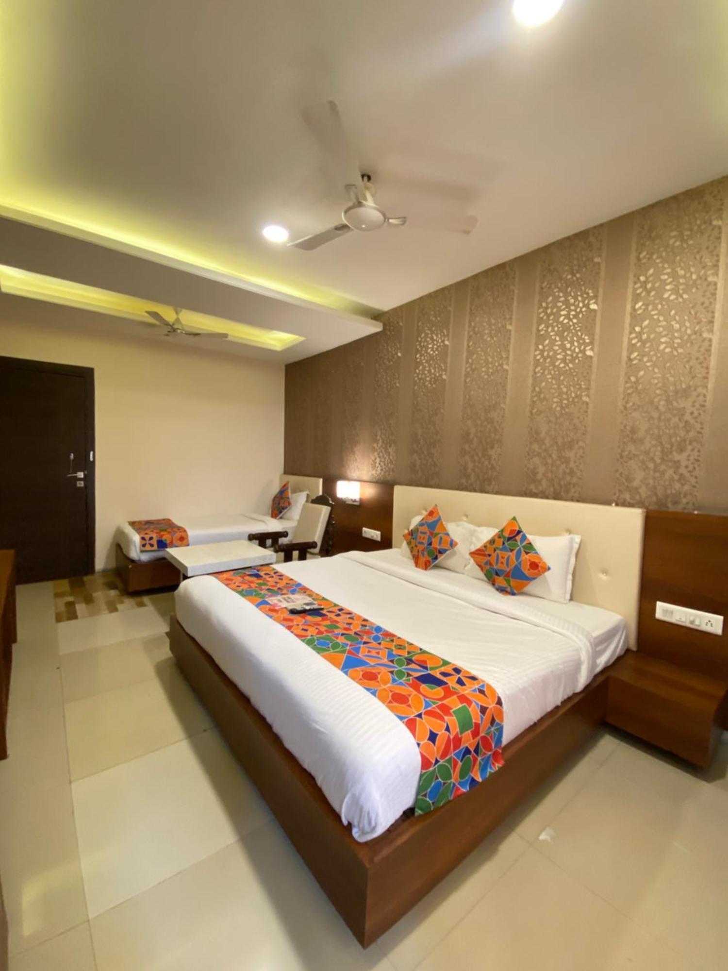 Hotel Damanis Udaipur Exterior photo