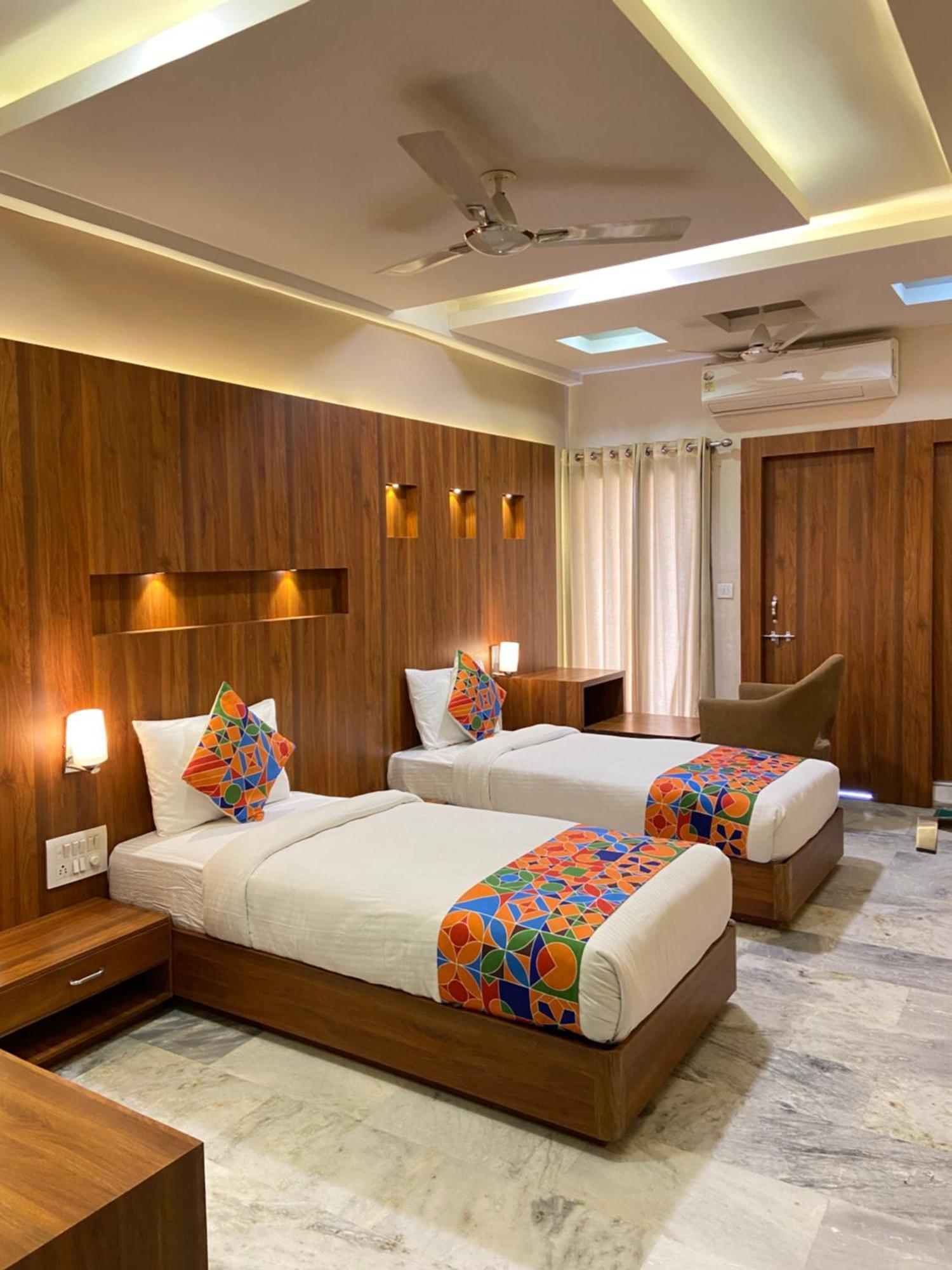 Hotel Damanis Udaipur Exterior photo